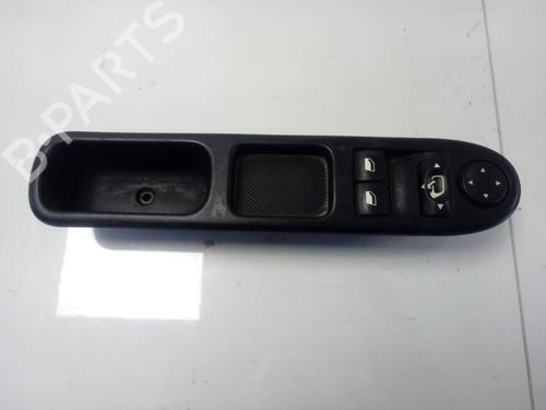 Used Left front window switch PEUGEOT 307 Break (3E) 1.6 HDi 110 (109 hp) 13574295
