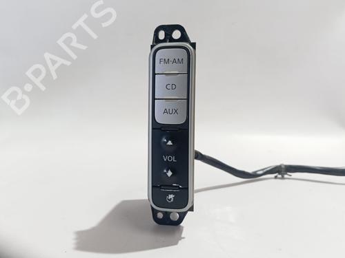 switch-nissan-nv200-evalia-bus-2010-34448450 main image