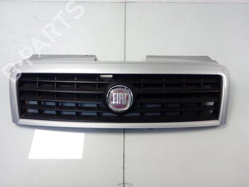 Used Grille FIAT DOBLO Box Body/MPV (223_) 1.3 D Multijet (75 hp) 19524543