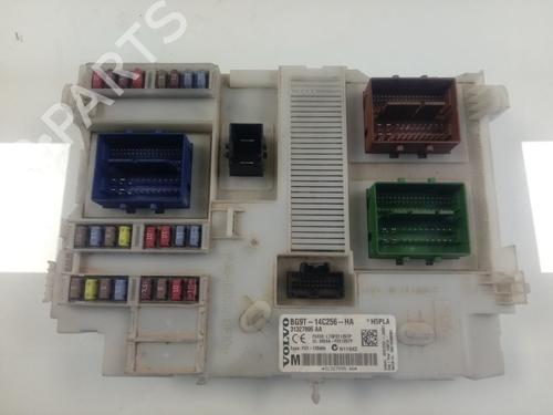 Used Fuse box VOLVO XC60 I SUV (156) D5 AWD (215 hp) 17999732