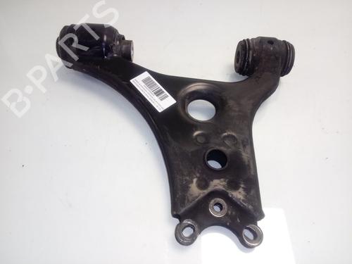 Used Right front suspension arm MERCEDES-BENZ B-CLASS Sports Tourer (W245) [2005-2011]  13648314