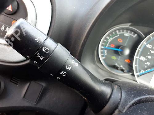 Used Headlight switch TOYOTA YARIS (_P13_) 1.5 Hybrid (NHP130_, NHP130) (101 hp) 16829020