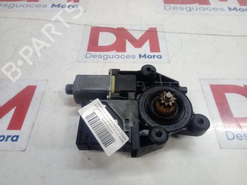 Motor elevalunas delantero derecho RENAULT MEGANE III Hatchback (BZ0/1_, B3_) 1.9 dCi (BZ0N, BZ0J) (131 hp) 12842797