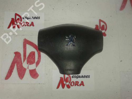 Used Driver airbag PEUGEOT 206 Hatchback (2A/C) 1.4 i (75 hp) 30376941