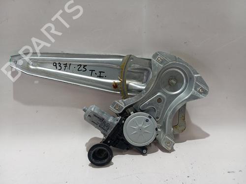 Rudehejsemekanisme venstre bagtil TOYOTA YARIS (_P13_) 1.5 Hybrid (NHP130_, NHP130) (101 hp) 30699680