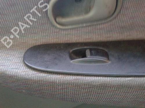 Used Right front window switch KIA RIO I Hatchback (DC) [2000-2006]  16846134