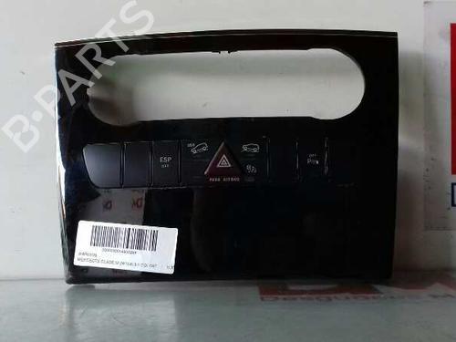 Used Warning switch MERCEDES-BENZ M-CLASS (W164) ML 350 CDI 4-matic (164.122) (224 hp) 12650538