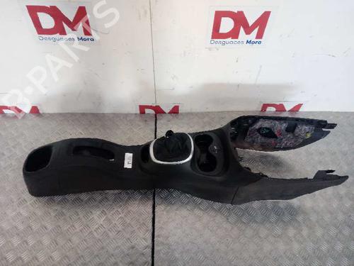 Used Armrest / Center console FIAT 500L (351_, 352_) [2012-2025]  18490713