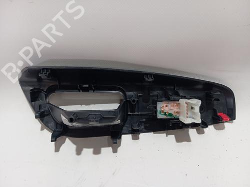 Interrupteur de vitre arrière gauche NISSAN JUKE (F16_) | BP30754867I29