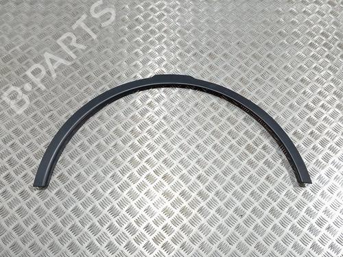 Used Front right wheel arch trim LAND ROVER DISCOVERY V (L462) 2.0 Td4 4x4 (180 hp) 20213083