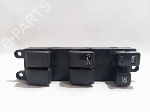 Used Left front window switch NISSAN X-TRAIL I (T30) [2001-2013]  31052317