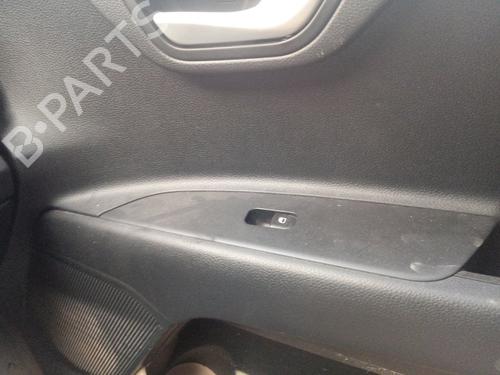 Used Right front window switch KIA STONIC (YB) 1.0 T-GDi (101 hp) 30372649