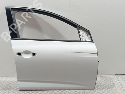 right-front-door-renault-megane-iv-hatchback-b9amn_-2015-39527096 main image