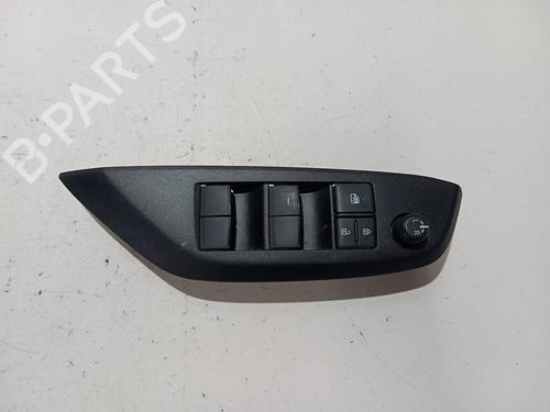 Used Left front window switch TOYOTA YARIS CROSS (MXP_) [2020-2025]  27588311