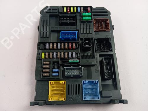 Used Fuse box PEUGEOT 3008 II SUV (MC_, MR_, MJ_, M4_) [2016-2025]  31206815