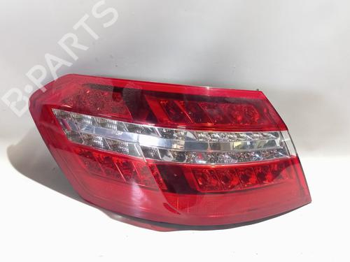 Venstre baglygte Venstre baglygte MERCEDES-BENZ E-CLASS (W212) E 200 CDI / BlueTEC (212.005, 212.006) (136 hp) 37152443 37152443