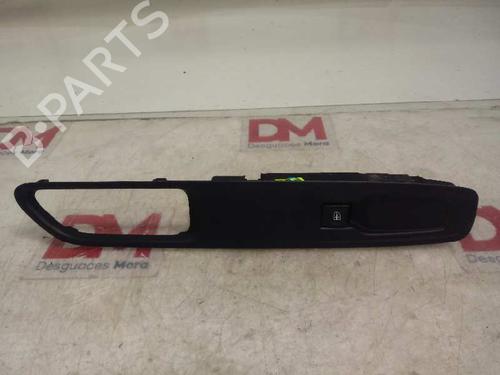 Used Right front window switch RENAULT CLIO IV (BH_) [2012-2021]  30371086