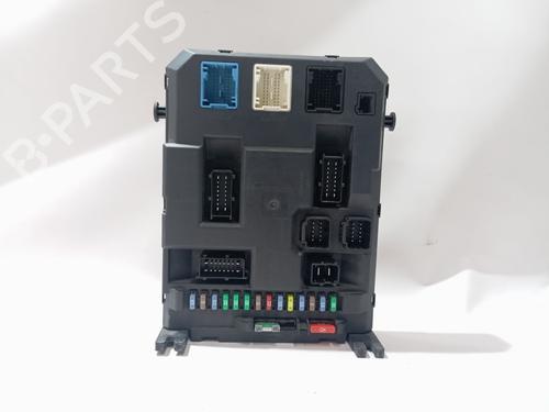 Used Fuse box Fuse box 38593940 38593940