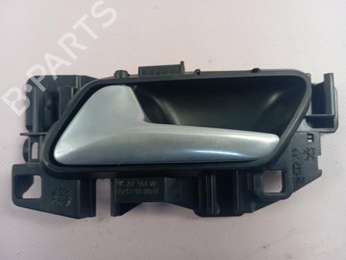Used Front left interior door handle PEUGEOT 3008 II SUV (MC_, MR_, MJ_, M4_) 1.2 THP/ PureTech 130 (MRHNSM, MRHNSU, MRHNSJ, MRHNYW,... (131 hp) 30374362