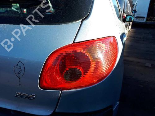Højre baglygte PEUGEOT 206 Hatchback (2A/C) 1.4 LPG (75 hp) 29313644
