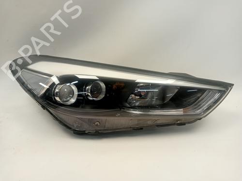 Right headlight HYUNDAI TUCSON (TL, TLE) 2.0 CRDi 92102D7200 |