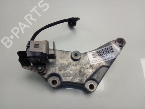 Used Engine mount MERCEDES-BENZ C-CLASS (W204) [2007-2015]  19582004