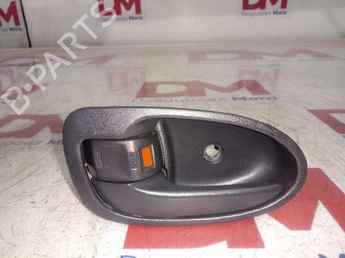 Used Front left interior door handle TOYOTA YARIS (_P9_) 1.3 VVT-i (SCP90_, SCP90R) (87 hp) 30372119