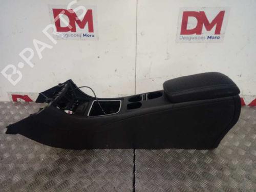 Armrest / Center console MERCEDES-BENZ A-CLASS (W176) A 180 CDI / d (176.012) | BP12657276I20 