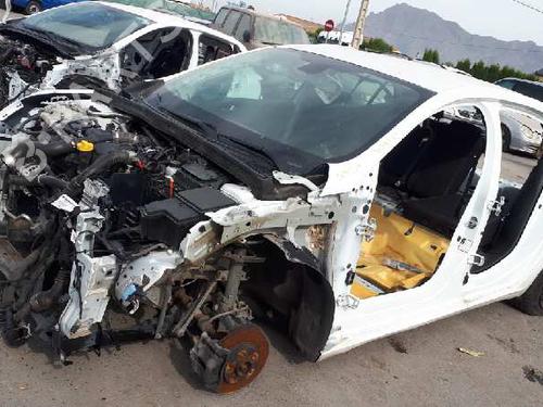 Headlight switch RENAULT MEGANE IV Hatchback (B9A/M/N_) 1.5 dCi 110 (B9A3) | BP12664683I24