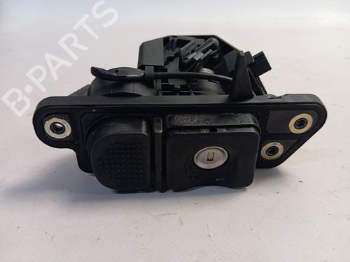 Used Tailgate handle MERCEDES-BENZ S-CLASS (W220, V220) S 320 CDI (220.026, 220.126) (197 hp) 31065316