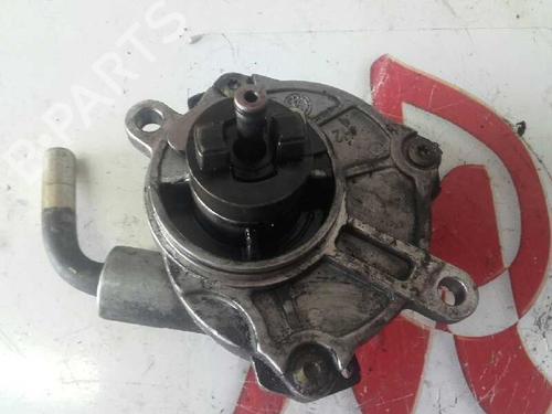 Used Vacuum pump MERCEDES-BENZ VITO Van (W638) [1997-2003]  12635905