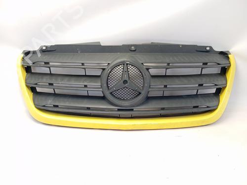 Used Grille MERCEDES-BENZ SPRINTER 3,5-t Van (B907, B910) 319 CDI All-wheel Drive (907.633, 907.635, 907.637) (190 hp) 31996789