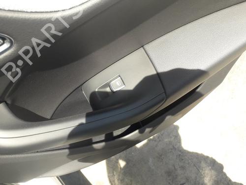 Used Right rear window switch AUDI Q3 (8UB, 8UG) [2011-2020]  16776258