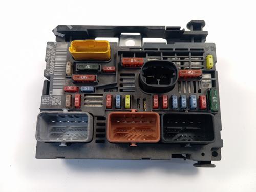 Used Fuse box Fuse box 37233585 37233585