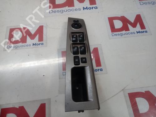 Used Left front window switch HYUNDAI TUCSON (JM) [2004-2019]  12938472