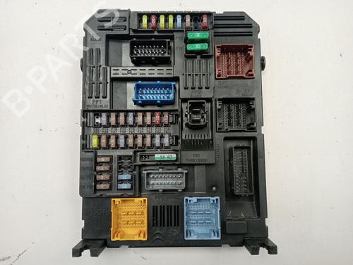 Used Fuse box Fuse box 38535756 38535756