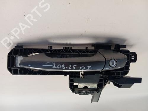Used Front left exterior door handle MERCEDES-BENZ B-CLASS Sports Tourer (W246, W242) [2011-2018]  24237359