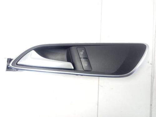 Used Front left interior door handle MERCEDES-BENZ GLA-CLASS (X156) GLA 200 CDI / d (156.908) (136 hp) 13620921