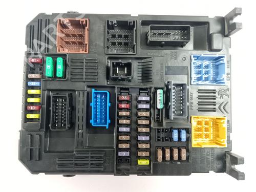 Used Fuse box Fuse box 37421139 37421139