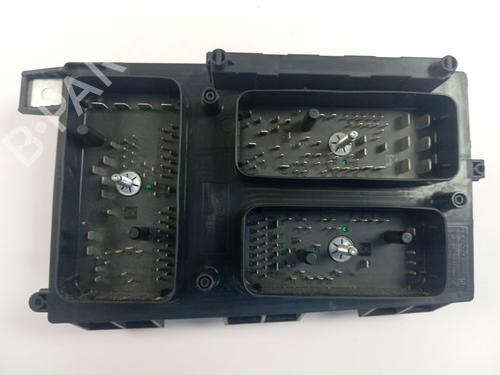 Used Fuse box Fuse box 37520593 37520593