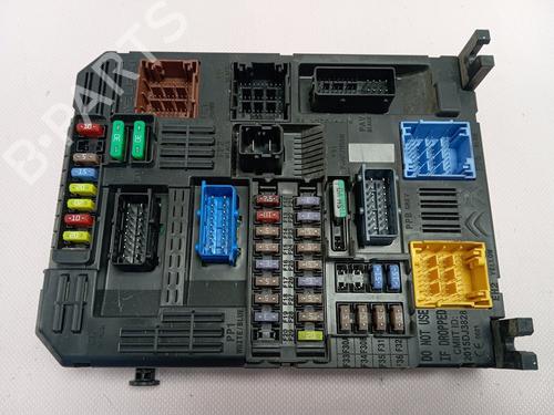 Used Fuse box Fuse box CITROËN JUMPY III Bus (V_) 1.5 BlueHDi 120 (120 hp) 40104224 40104224