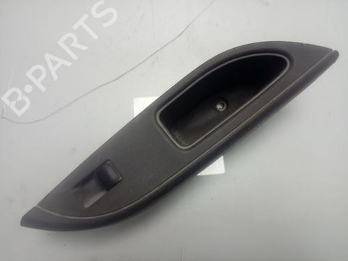 Used Right rear window switch MITSUBISHI L200 / TRITON (KJ_, KK_, KL_) [2014-2025]  15649348