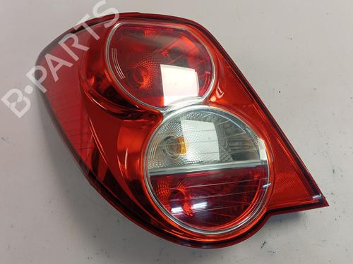 Feu arrière droit CHEVROLET AVEO Saloon (T300) 1.3 D (95 hp) 31987680