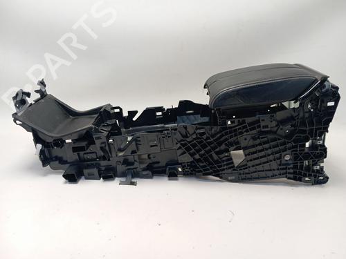 armrest-center-console-land-rover-range-rover-velar-l560-2017-40105092 main image