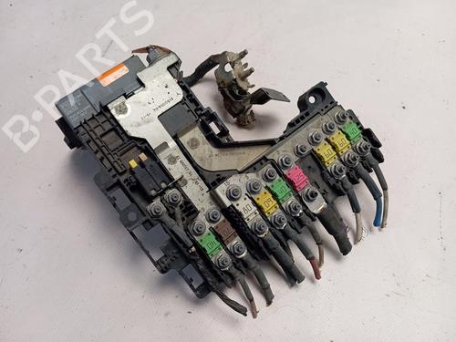 Used Fuse box Fuse box 37467161 37467161