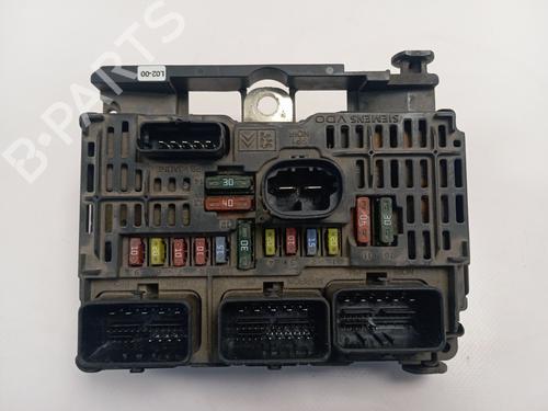 Used Fuse box Fuse box 37265972 37265972