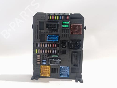 Used Fuse box Fuse box 37197548 37197548