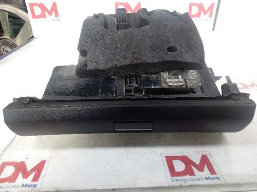 Used Glove box MERCEDES-BENZ A-CLASS (W169) A 160 (169.031, 169.331) (95 hp) 12644167