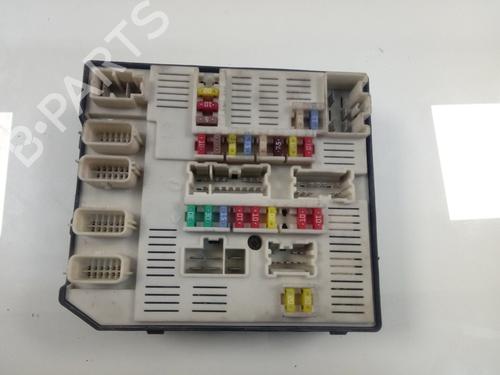 Used Fuse box RENAULT MEGANE III Hatchback (BZ0/1_, B3_) 1.9 dCi (BZ0N, BZ0J) (131 hp) 17626777