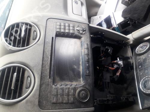 Used Radio MERCEDES-BENZ M-CLASS (W164) [2005-2012]  13621495
